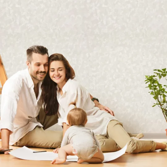 کاغذ دیواری راه راه کرم طلایی 10 کاغذ دیواری کد 7126